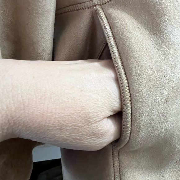Vintage shearling coat in warm camel color. Size S-M - Picture 6 of 9